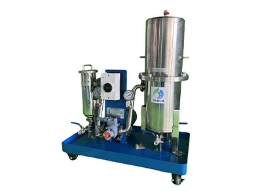 High-efficiency oil dehydrator